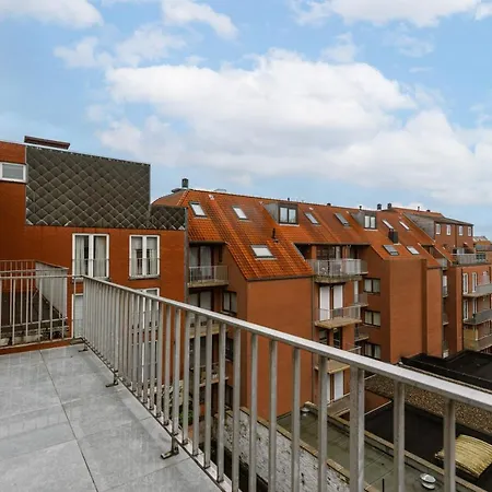 Beautiful With Two Balconies And Parking * クノック・ヘイスト