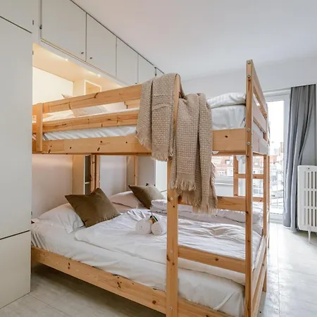Beautiful With Two Balconies And Parking アパート