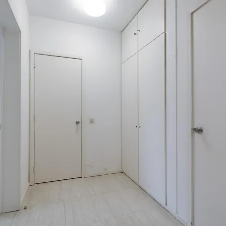 アパート Beautiful With Two Balconies And Parking クノック・ヘイスト