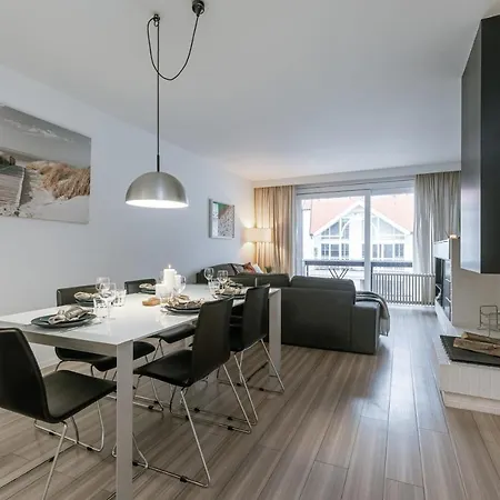 Beautiful With Two Balconies And Parking アパート *