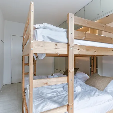Beautiful With Two Balconies And Parking アパート クノック・ヘイスト