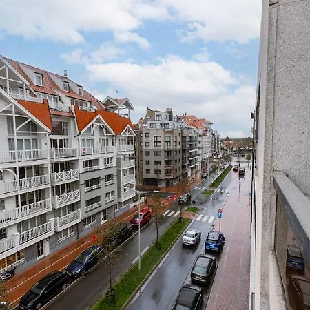 Beautiful With Two Balconies And Parking アパート クノック・ヘイスト